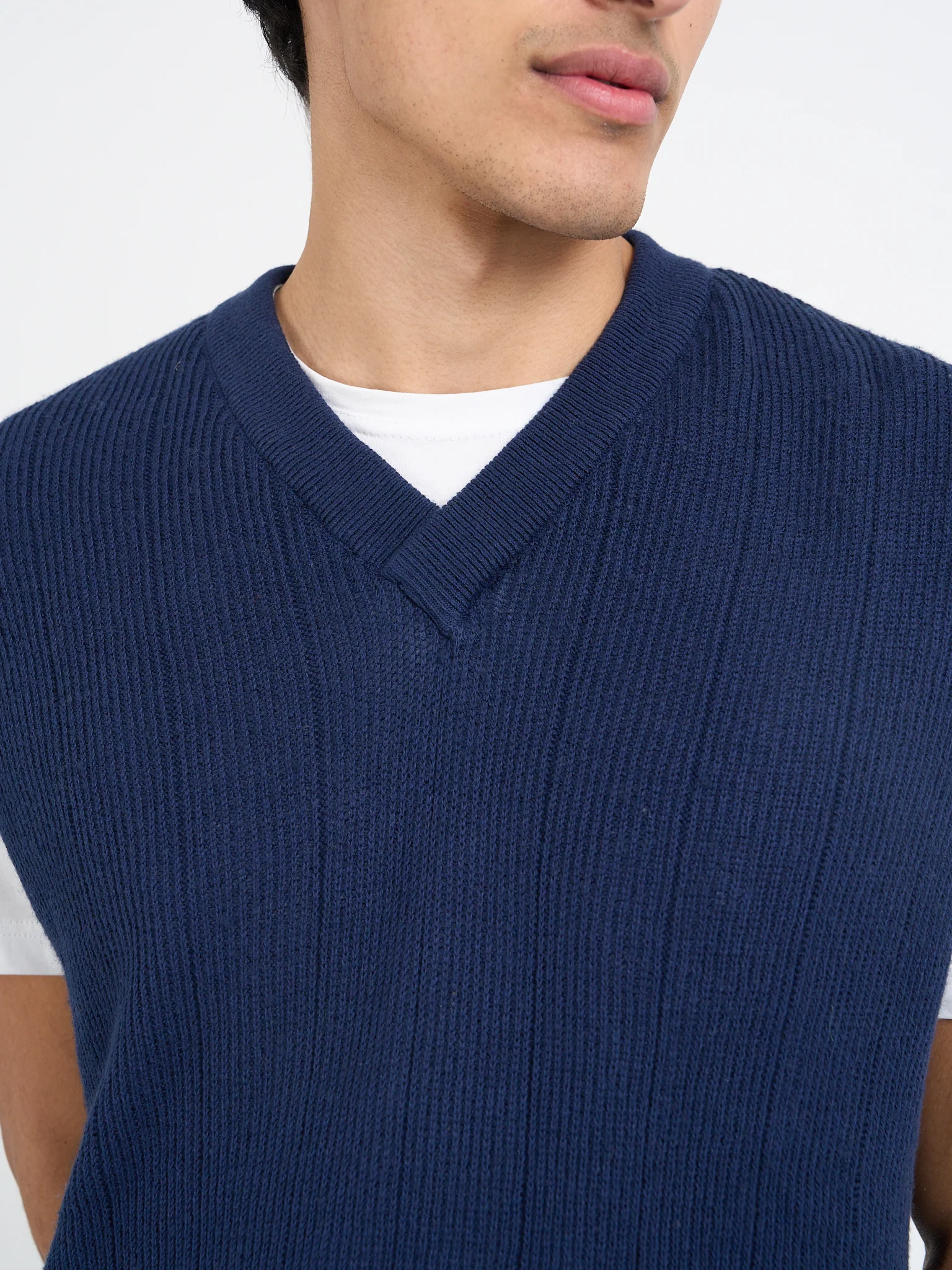 Graves V Neck Vest Overton Navy - Image 4